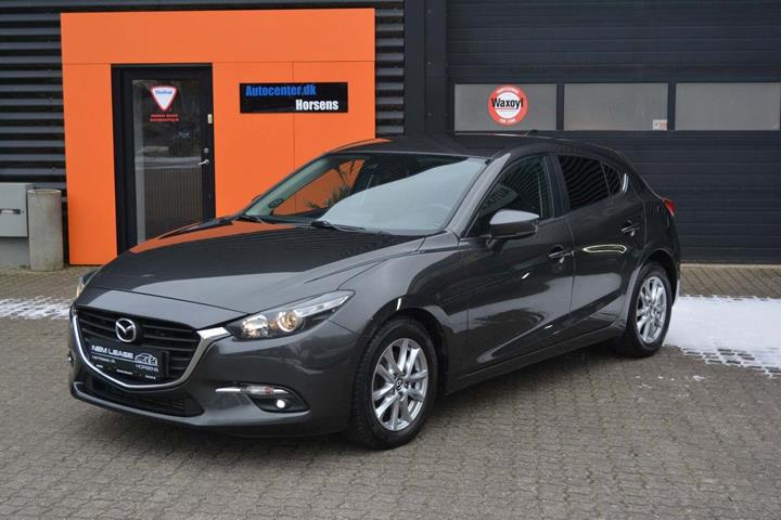 Grå Mazda 3 fra 2017 set udefra