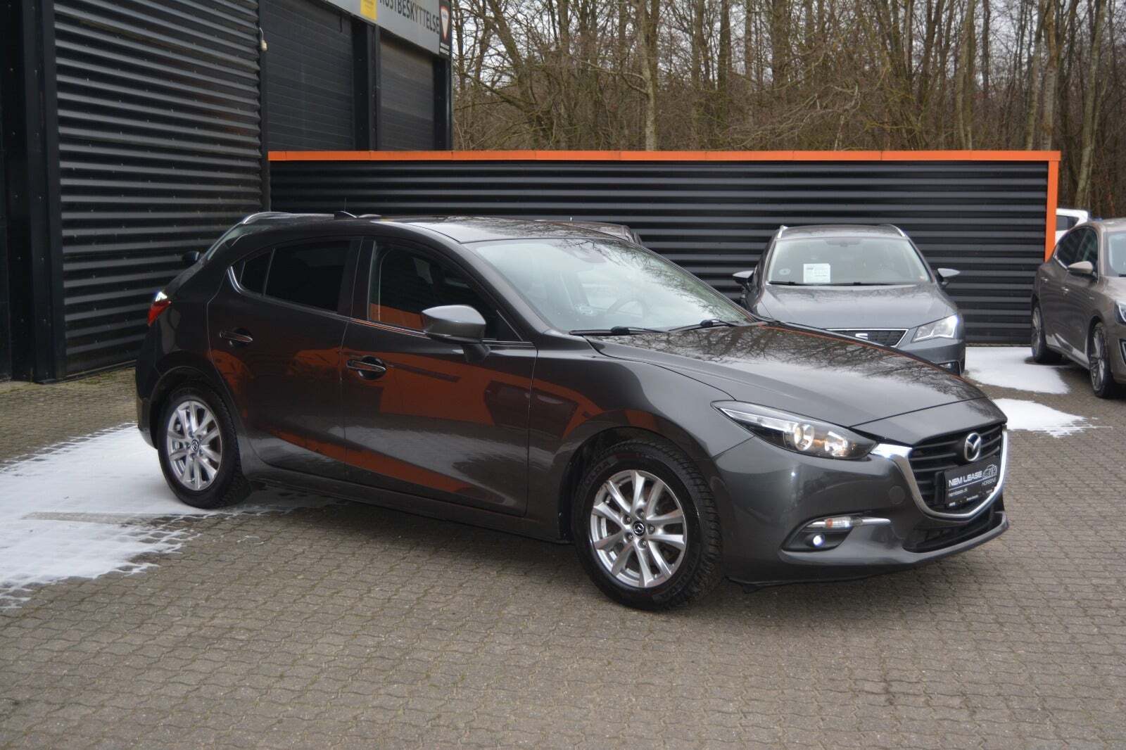 Grå Mazda 3 fra 2017