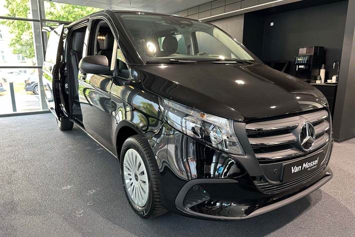 Sort Mercedes Vito 114 fra 2024