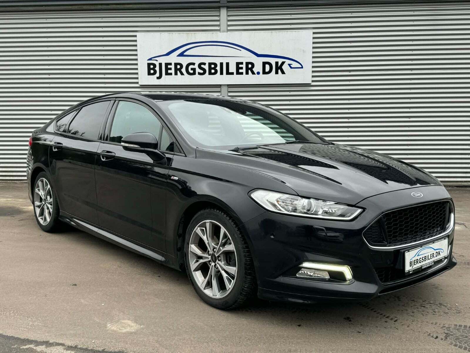 Sort Ford Mondeo fra 2018