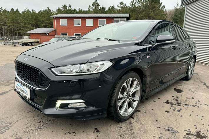 Sort Ford Mondeo fra 2018