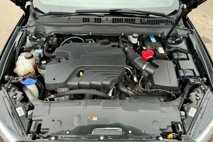 Sort Ford Mondeo fra 2018