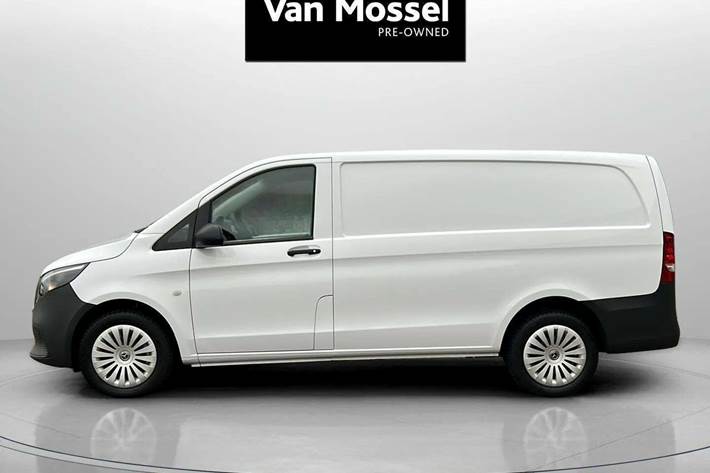 Hvid Mercedes Vito 114 fra 2024