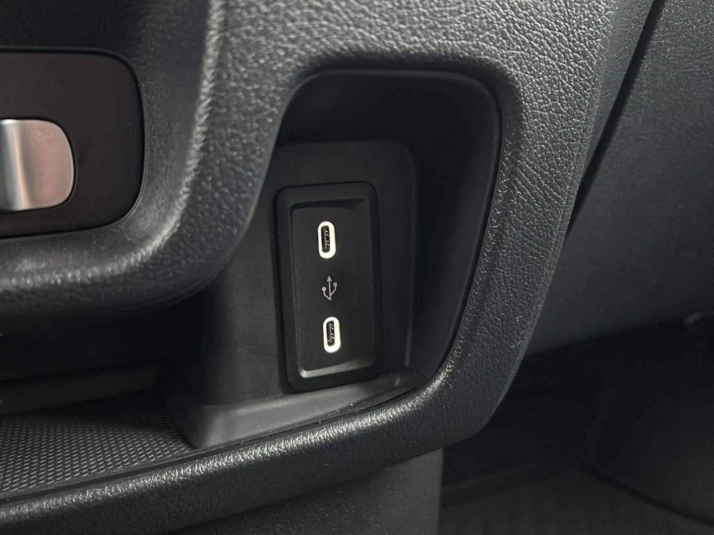 Hvid Mercedes Vito 114 fra 2024