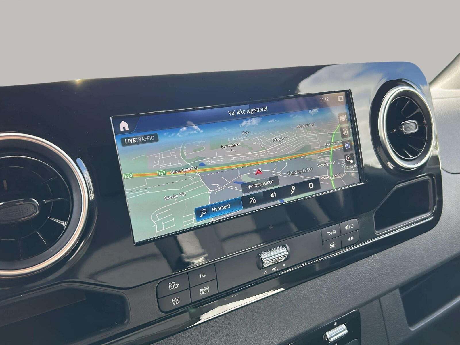 Sort Mercedes Sprinter 319 fra 2023