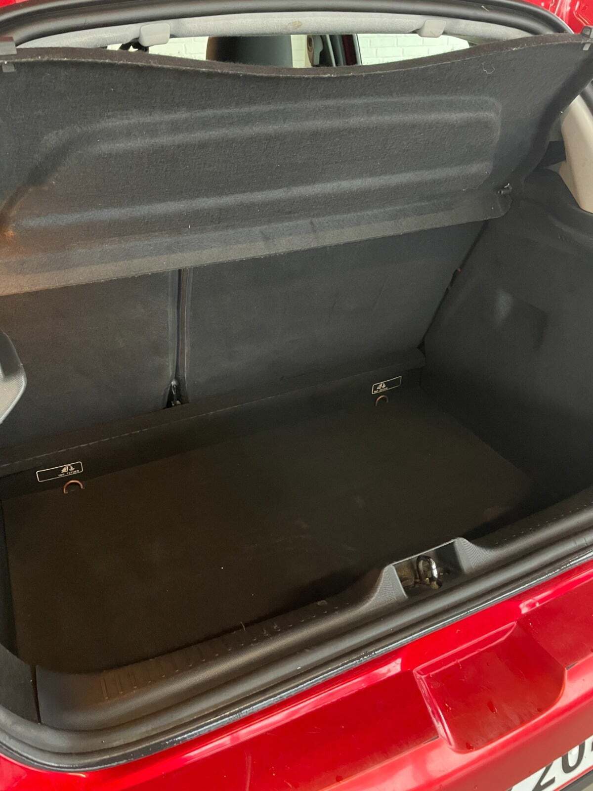 Rød Renault Clio IV fra 2012