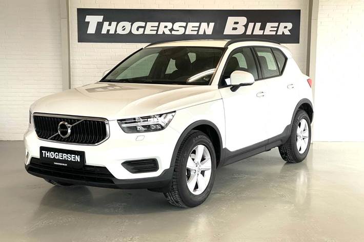 Hvid Volvo XC40 fra 2020 set udefra