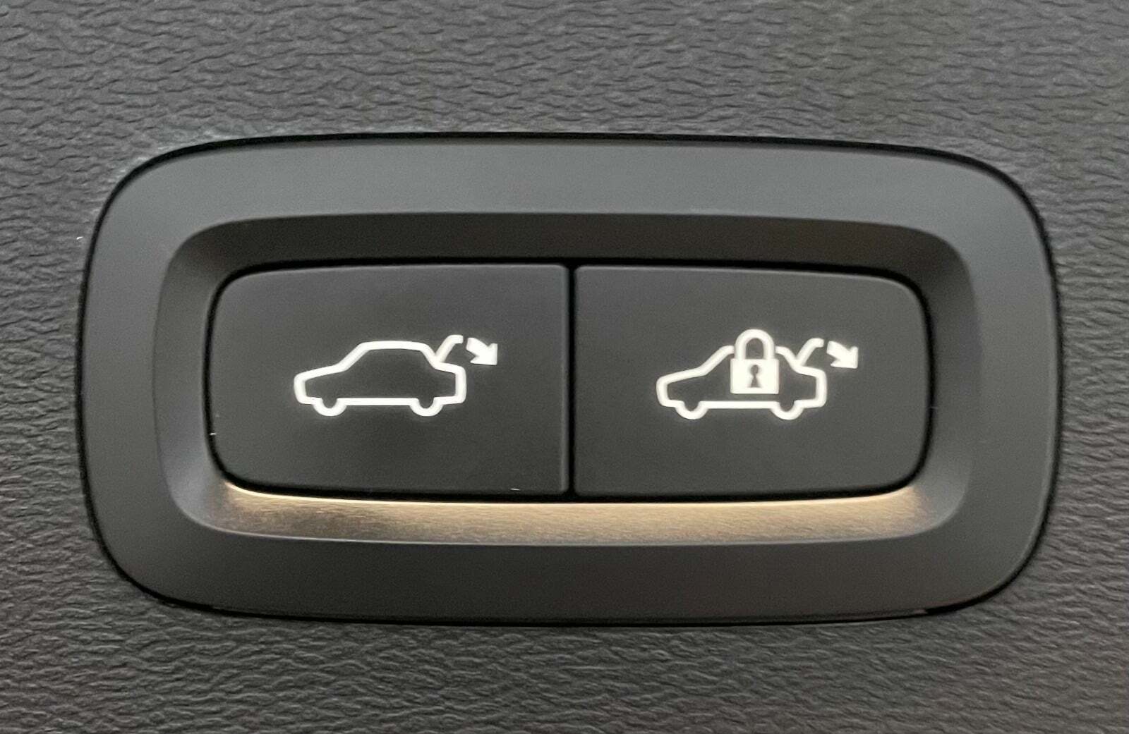 Blå Volvo XC40 fra 2022