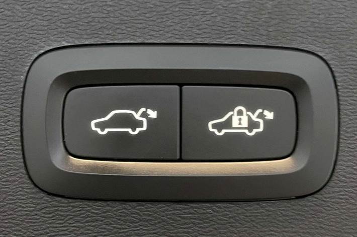 Blå Volvo XC40 fra 2022