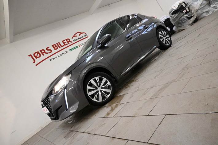 Grå Peugeot 208 fra 2020