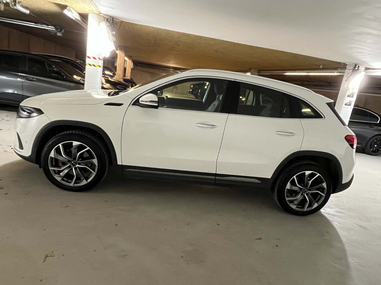 Mercedes EQA250 Electric Art