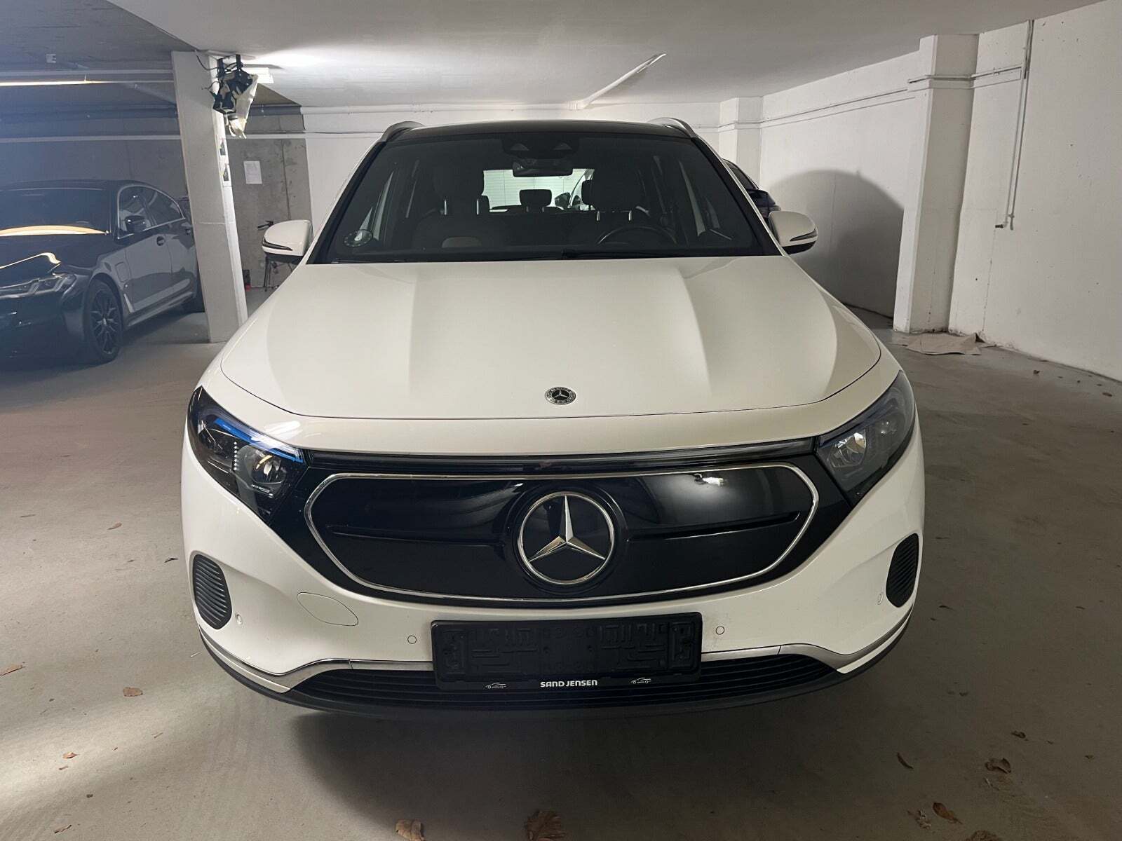 Mercedes EQA250 Electric Art