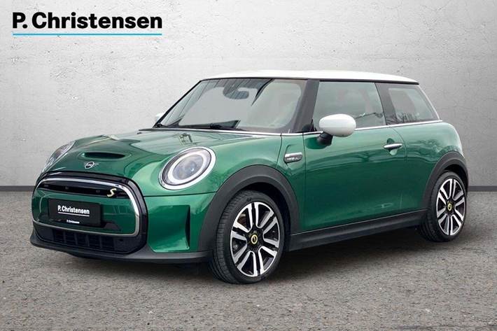 Grøn Mini Cooper SE fra 2022 set udefra