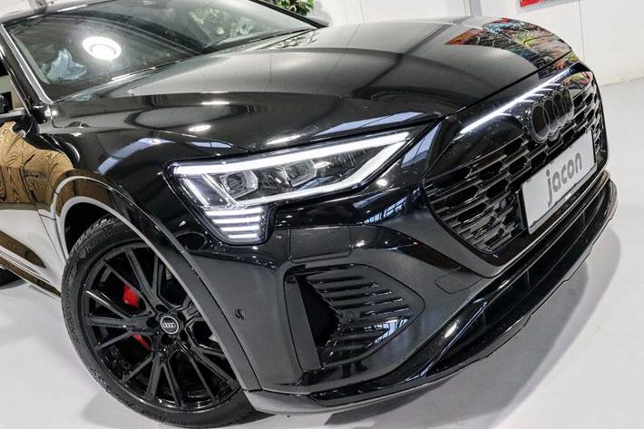 Sort Audi Q8 e-tron fra 2024