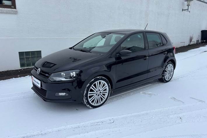 Sort VW Polo fra 2014 set udefra