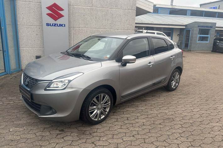 Grå Suzuki Baleno fra 2017 set udefra