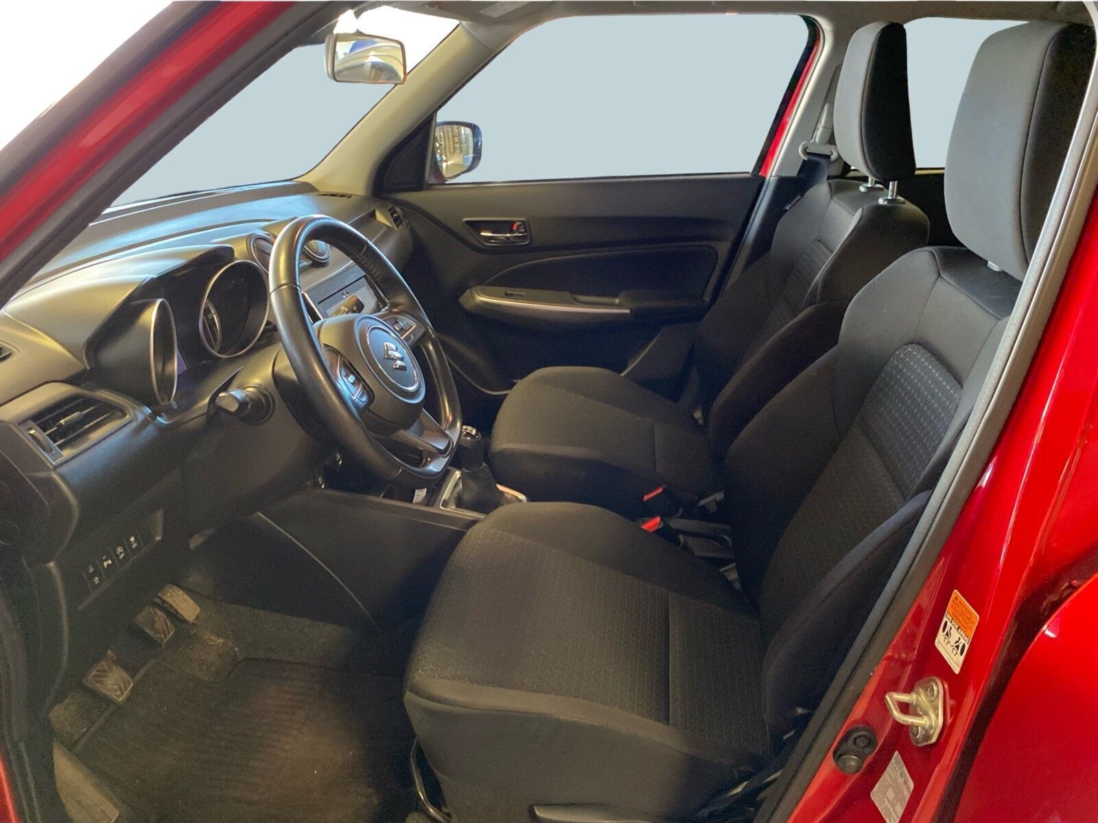 Rød Suzuki Swift fra 2021