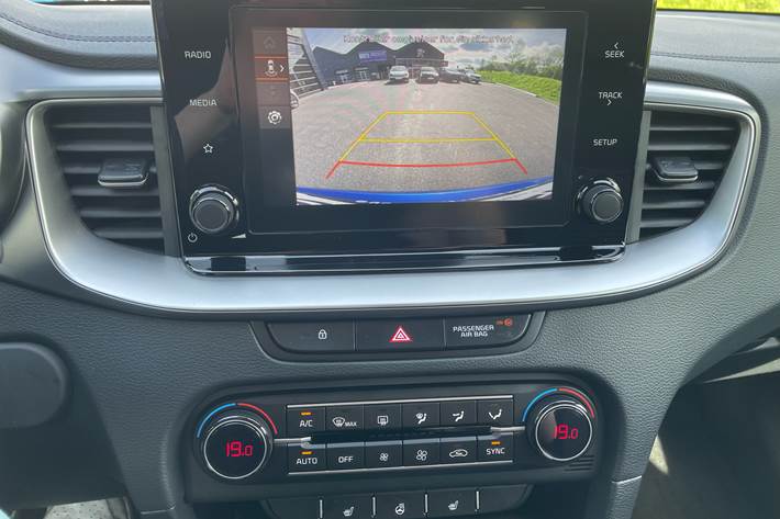 Blå Kia XCeed fra 2025