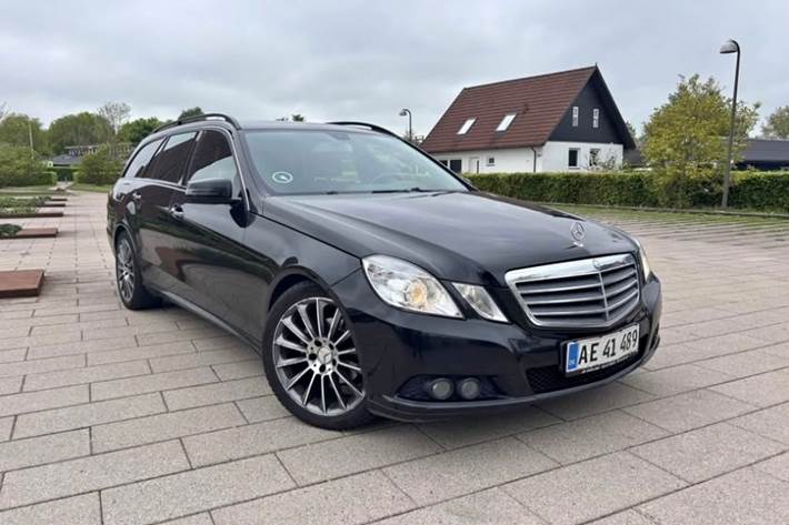 Sort Mercedes 200 E fra 2010