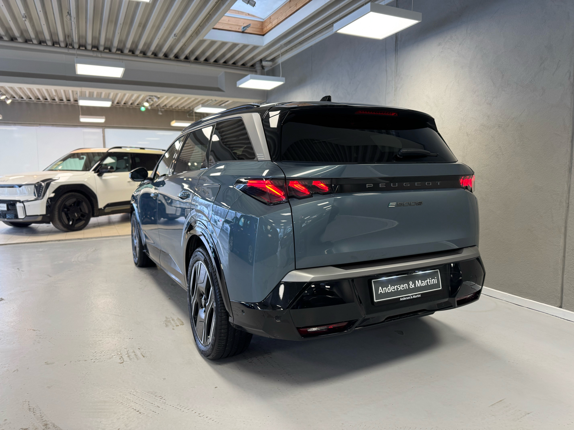 Peugeot e-5008