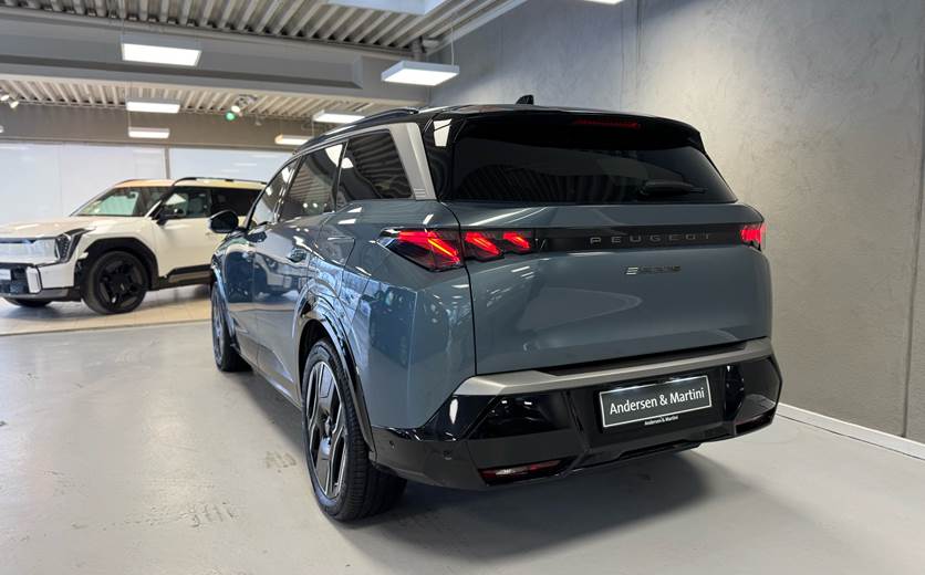 Peugeot e-5008