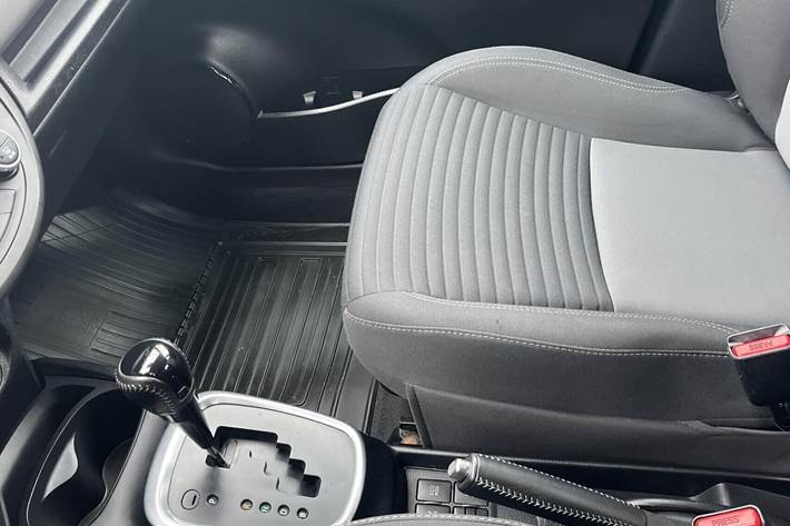 Sølv Toyota Yaris fra 2018