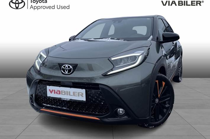 Grøn Toyota Aygo X fra 2022 set udefra