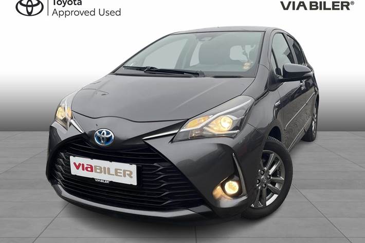 Grå Toyota Yaris fra 2018 set udefra