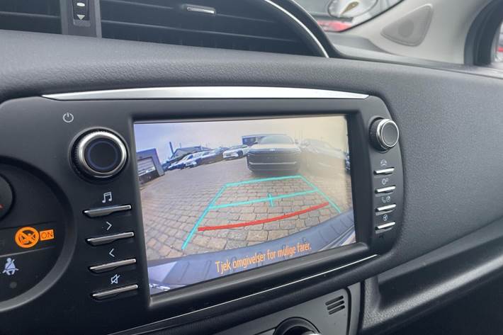 Grå Toyota Yaris fra 2018