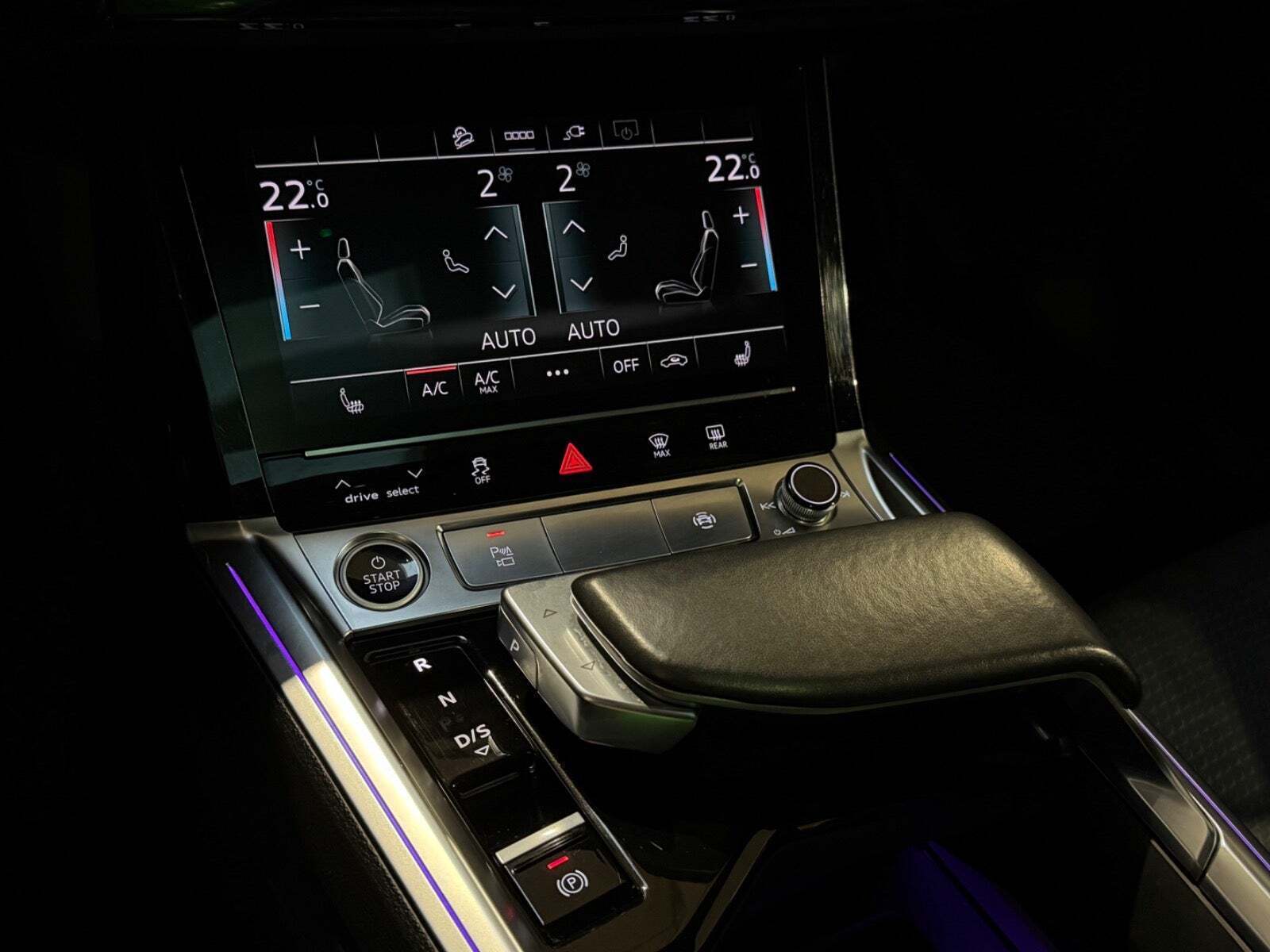 Grå Audi e-tron fra 2022