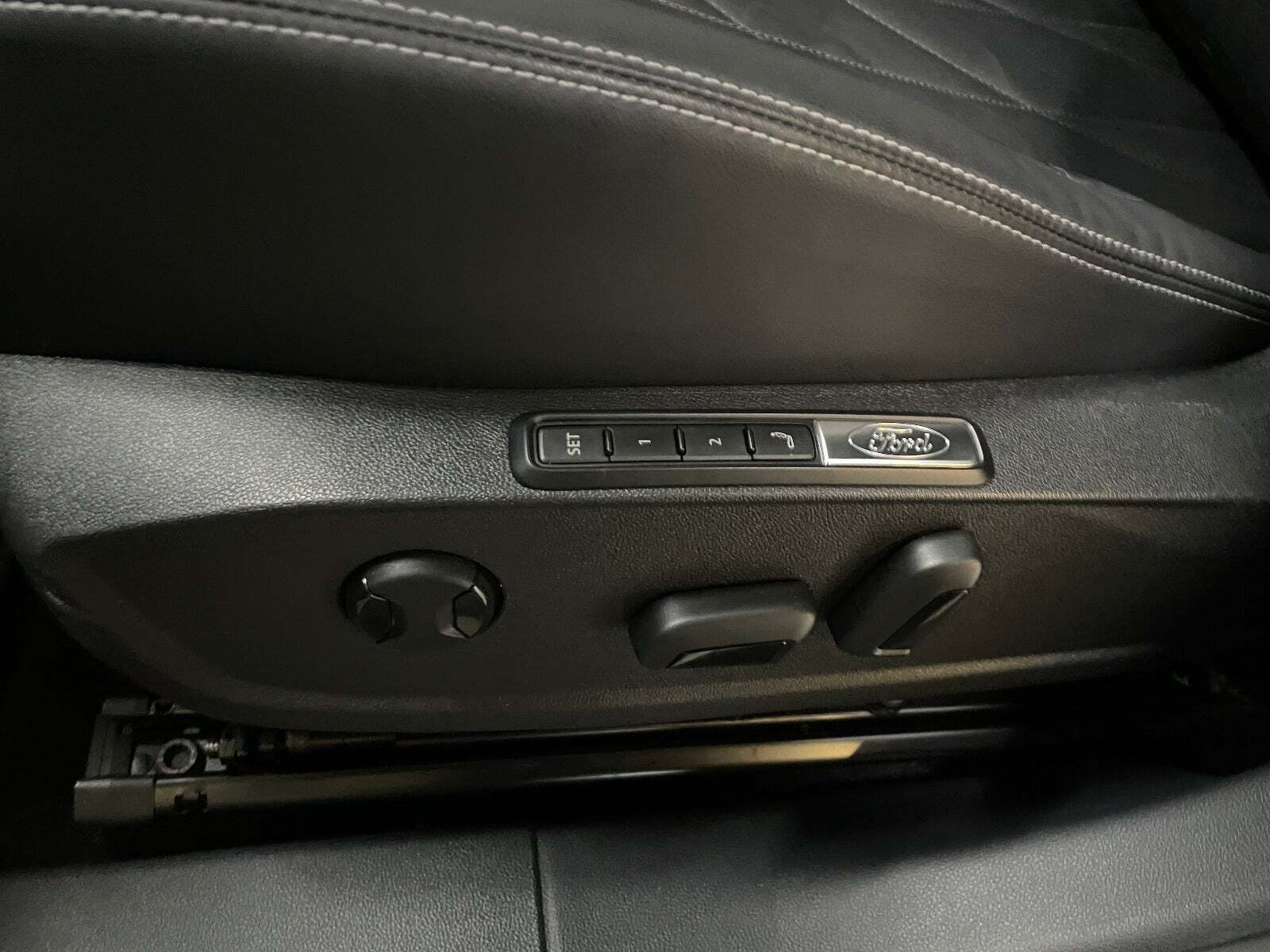 Grå Ford Explorer fra 2024