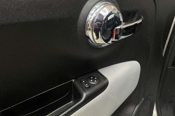 Grøn Fiat 500 fra 2020