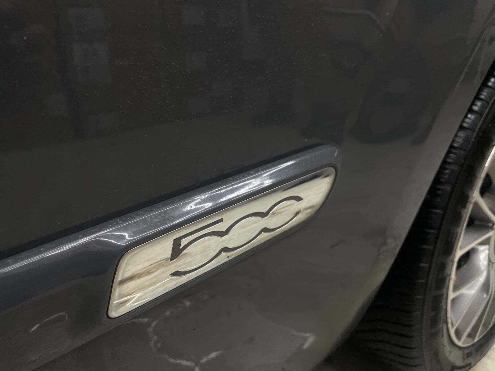 Grøn Fiat 500C fra 2018