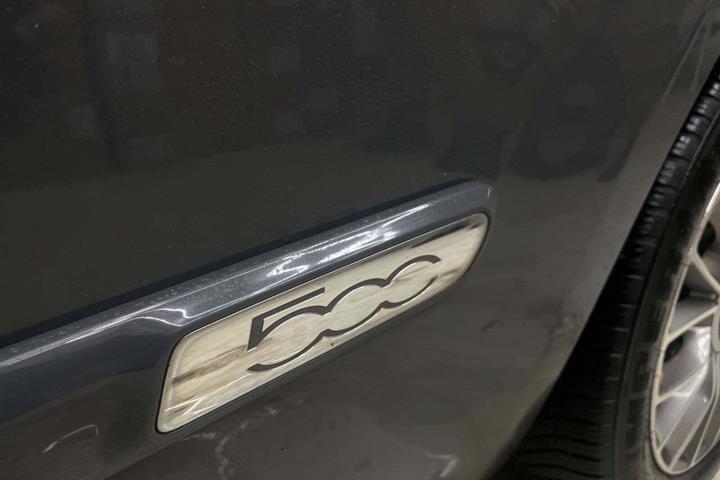 Grøn Fiat 500C fra 2018