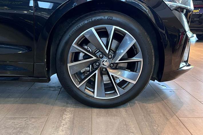 Sort Skoda Enyaq fra 2024