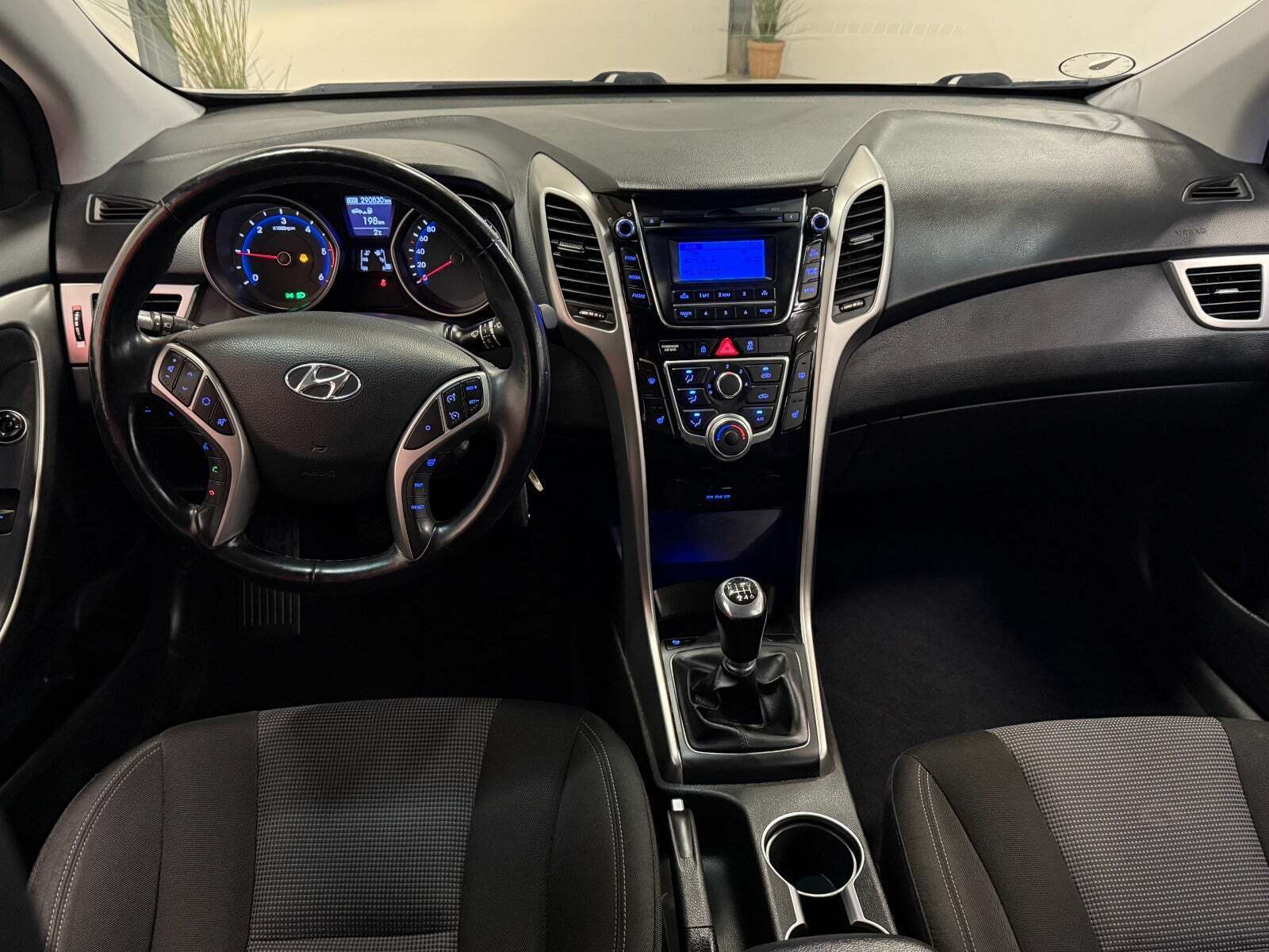 Grå Hyundai i30 fra 2016