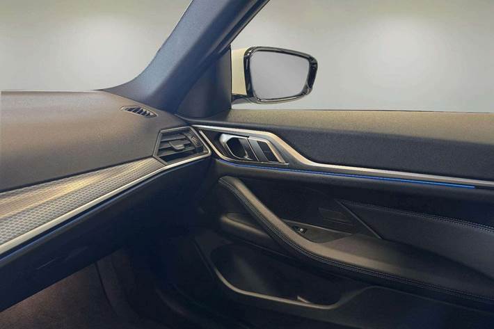 Hvid BMW i4 fra 2024