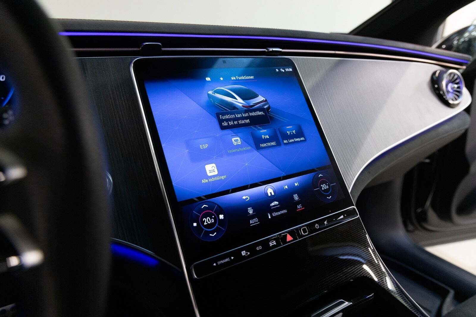 Sort Mercedes EQE300 fra 2024