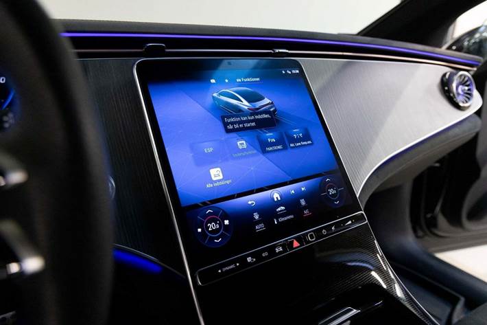 Sort Mercedes EQE300 fra 2024