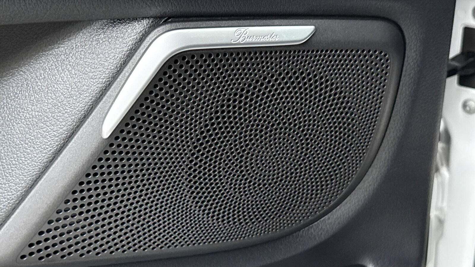 Hvid Mercedes EQV300 fra 2022