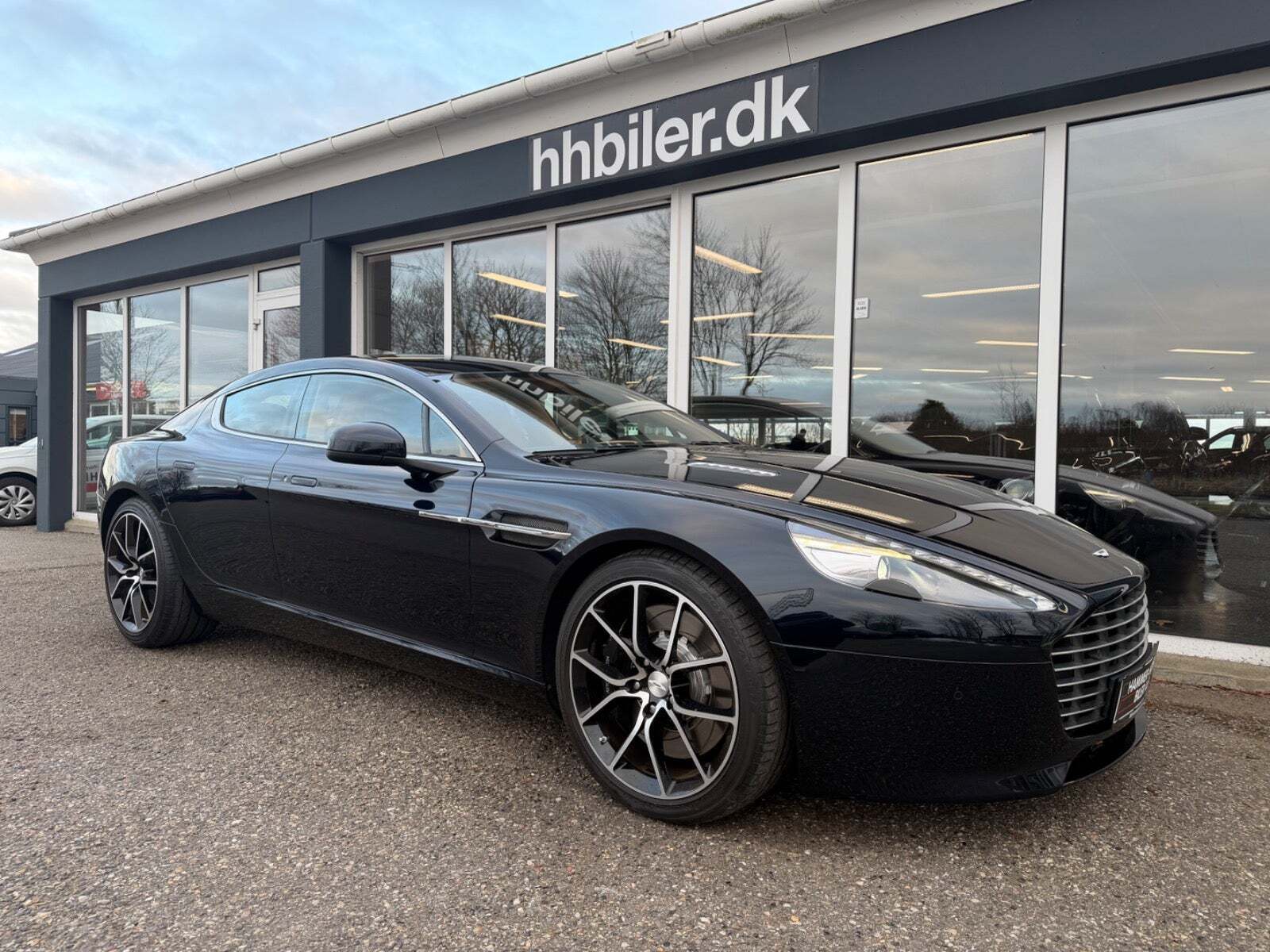 Blå Aston Martin Rapide S fra 2016