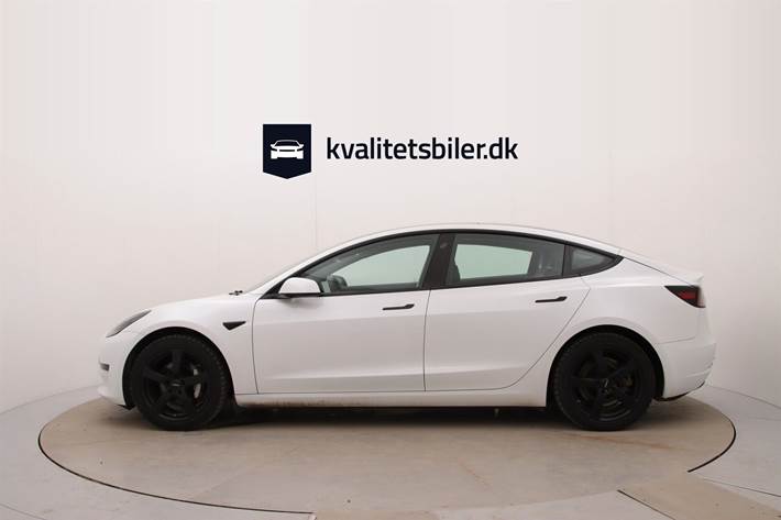 Hvid Tesla Model 3 fra 2021