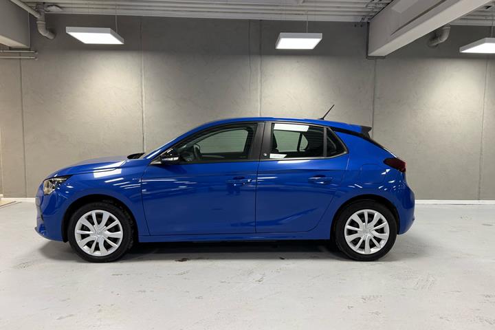 Blå Opel Corsa-e fra 2021