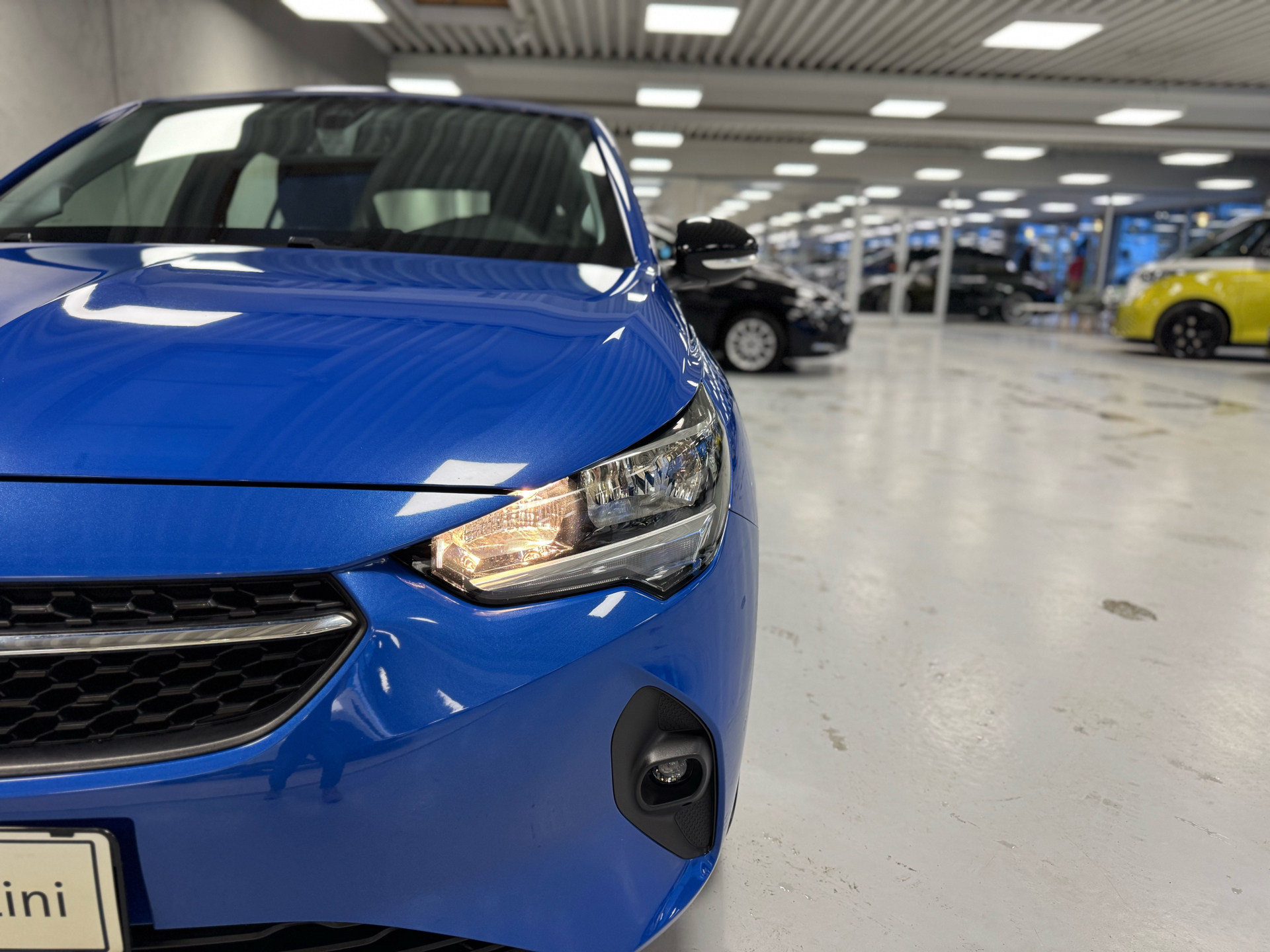 Blå Opel Corsa-e fra 2021