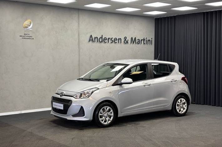 Sølv Hyundai i10 fra 2019