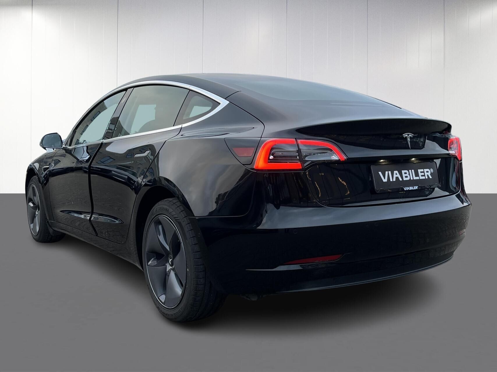 Sort Tesla Model 3 fra 2020