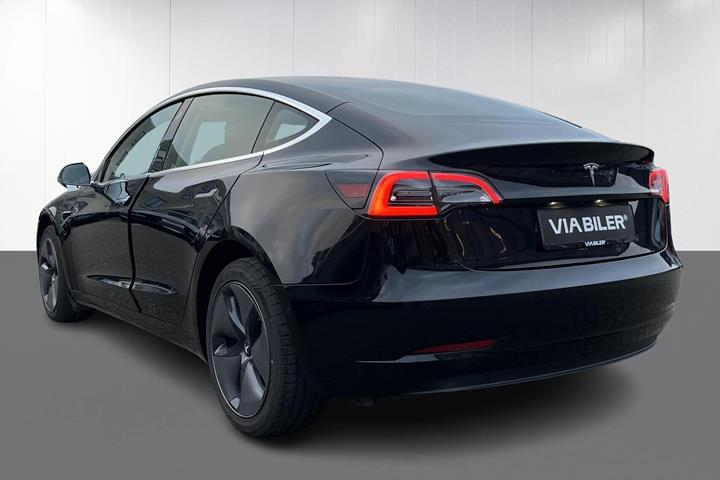 Sort Tesla Model 3 fra 2020