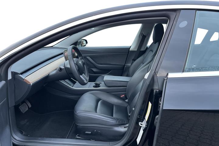 Sort Tesla Model 3 fra 2020