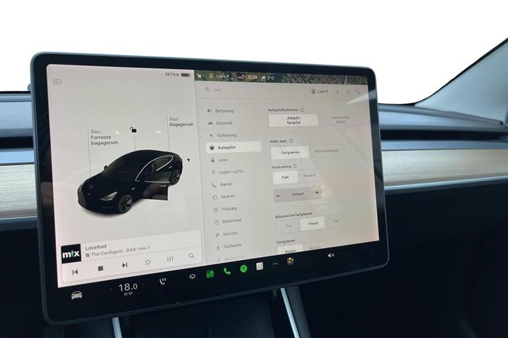 Sort Tesla Model 3 fra 2020