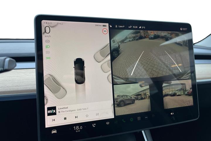 Sort Tesla Model 3 fra 2020